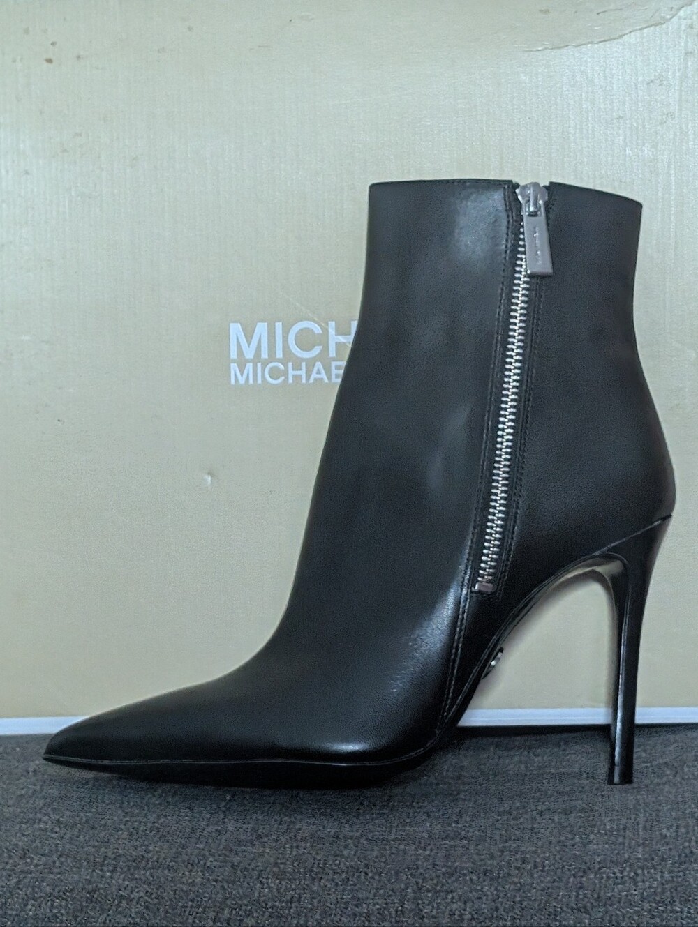 MICHAEL Michael Kors Keke  Leather Ankle Boots *New In Box *6.5